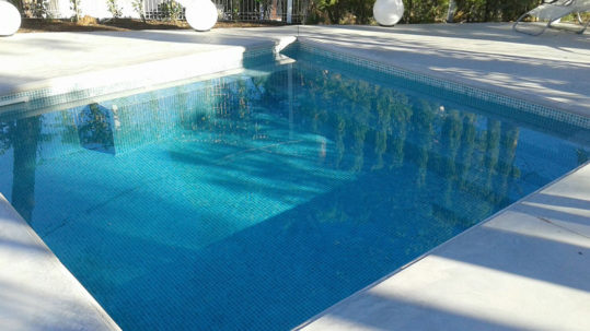 Construcción piscina de obra en Pals por MAP Paletas y Albañiles